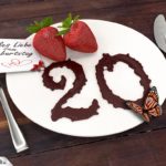 Geburtstagskarte mit Erdbeeren und Schokolade zum 20. Geburtstag