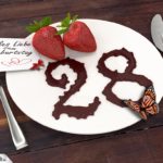 Geburtstagskarte mit Erdbeeren und Schokolade zum 28. Geburtstag