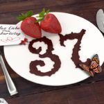 Geburtstagskarte mit Erdbeeren und Schokolade zum 37. Geburtstag