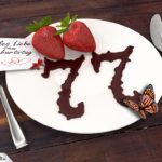 Geburtstagskarte mit Erdbeeren und Schokolade zum 77. Geburtstag